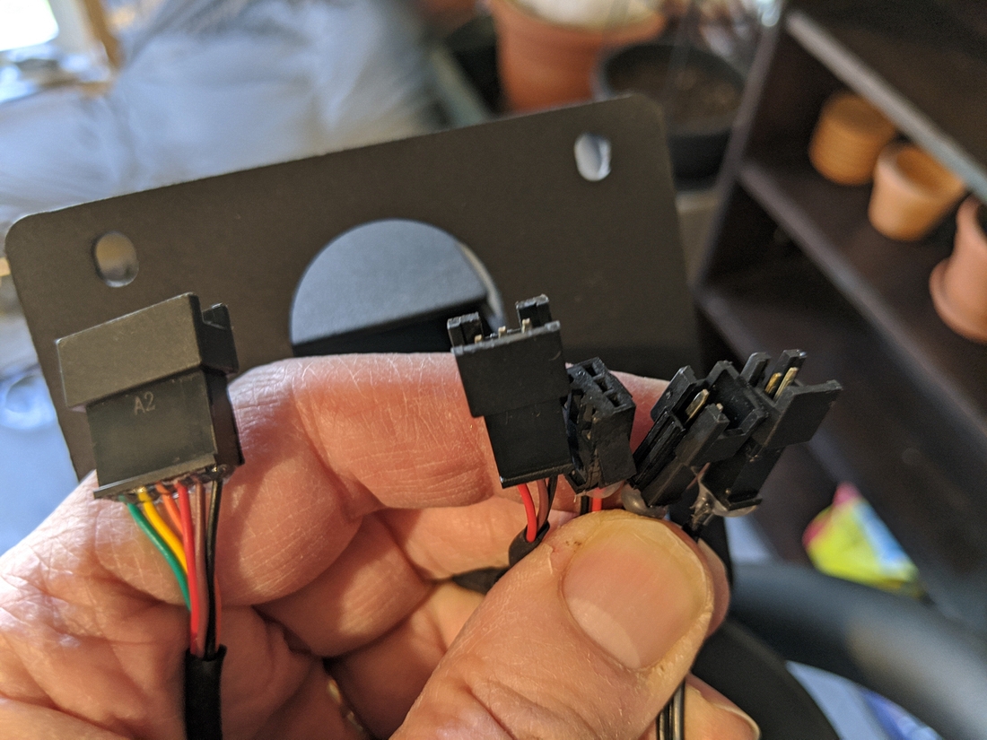 E95 Step 1-5 03 Five wire assemblies at top of Mast.jpg