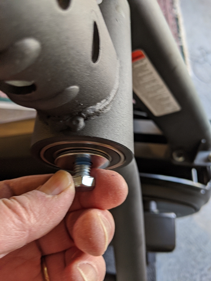 E95 Step 2-3 03 Start to hand tighten Bolt (132) and Flat (165) into right end of axle.jpg