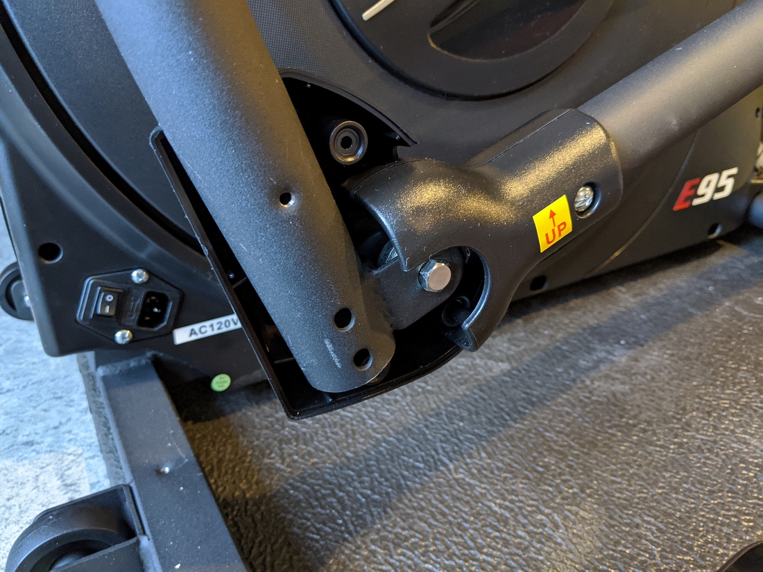 E95 Step 4-04 03 Inside left connecting cover slotted in place.jpg