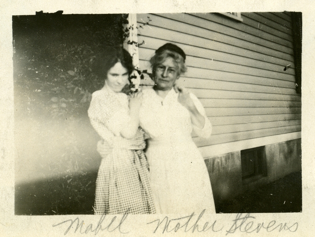 1912~ Mabel & Mother Stevens (probably close friend of family).jpg
