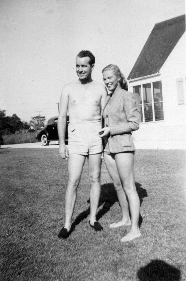 1945-09 1 Harry & Velma at Spring Lake.jpg