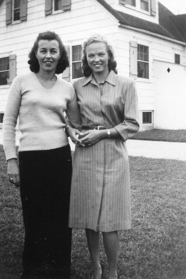1945-09-29 3 Grace Barney & Velma at Spring Lake.jpg