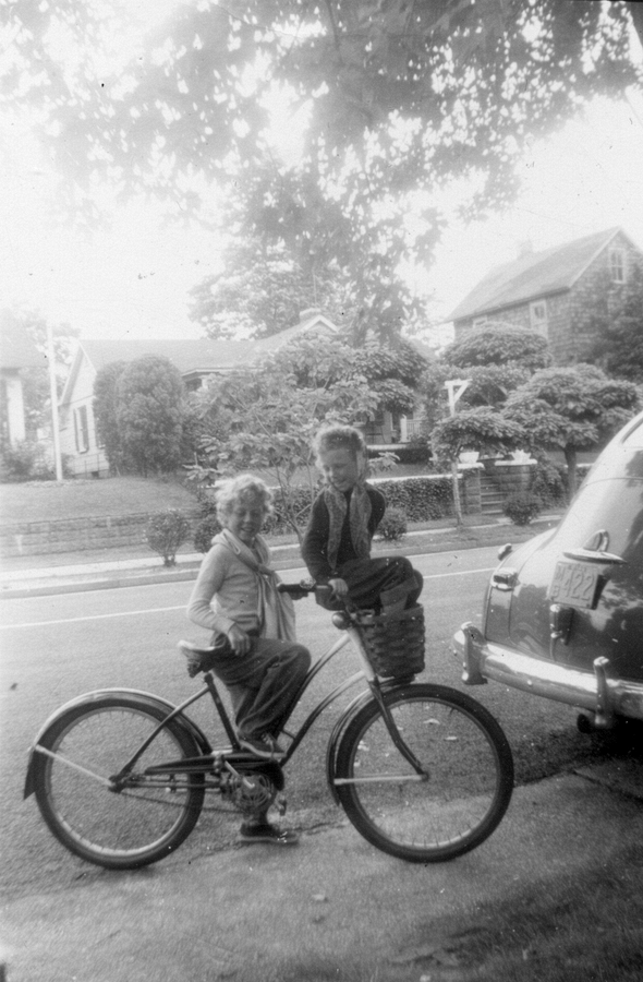 1948 2 Carol & Ellen.jpg