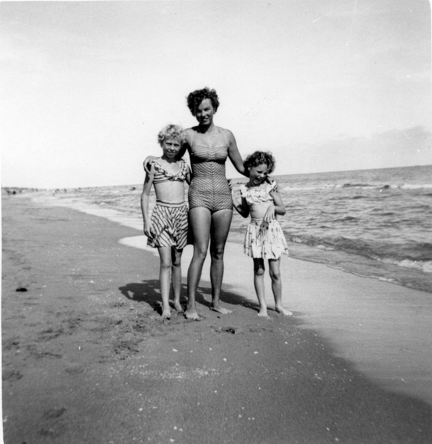 1948-09 1 Kelly, Velma, Ellen.jpg