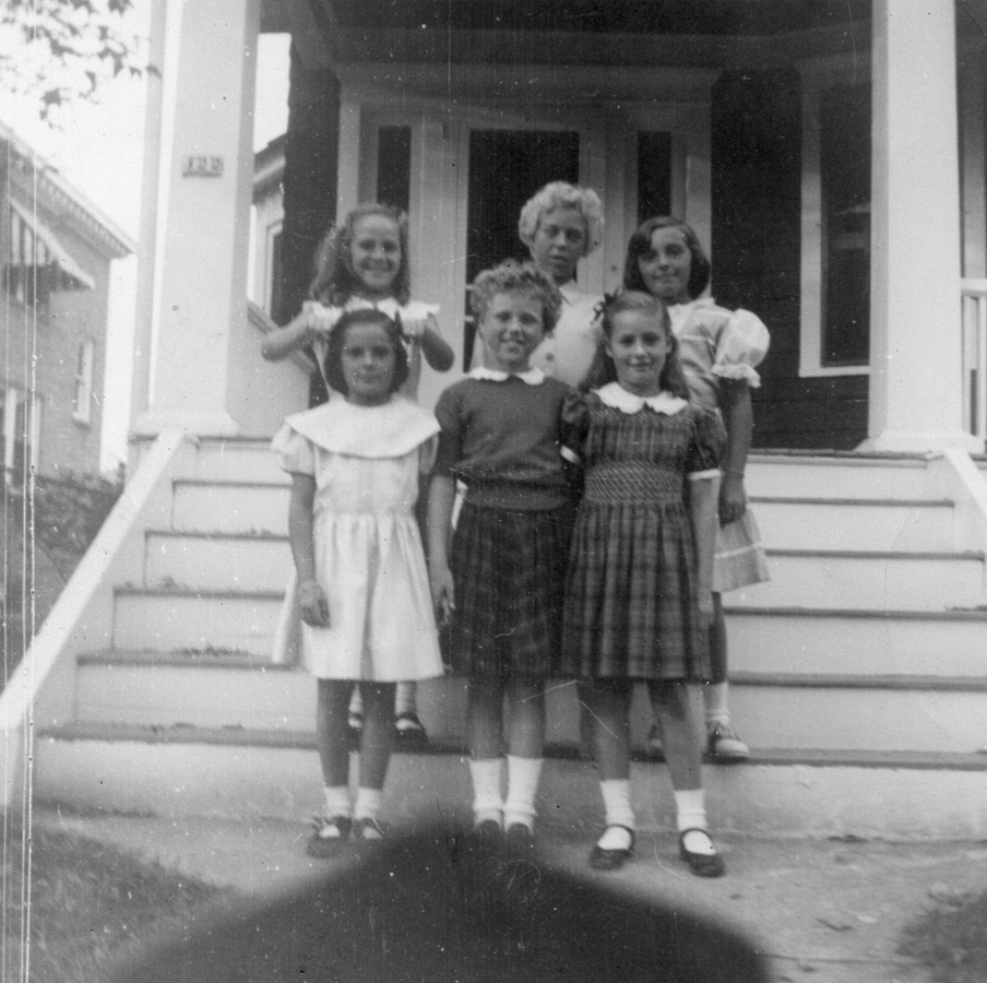 1951-09-20 (f) JoAnn Whipple, Ellen, Ann McDevitt, (r) Ann Gilligan, Carol, Ellen Whipple, .jpg