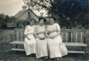 1909~ Bess Bowman, Ethel Baldwin & Liz Perry, Oxford CT.jpg