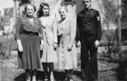 1945-04 Liz & Diane Perry, Bess Frisbie & George Razee (Razee-Wilkins wedding).jpg