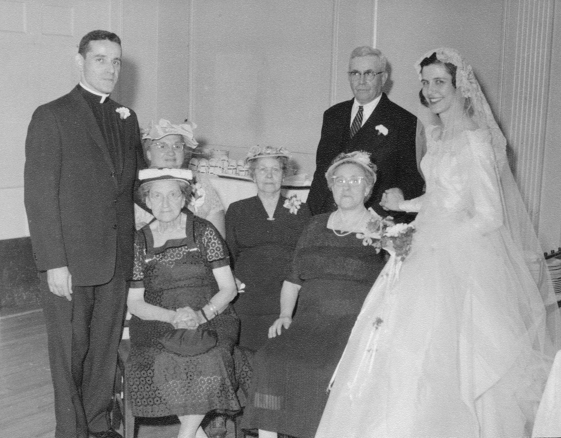 1957-07-13 Razee Family with Bride - (f) George, Liz, Mom & Nancy; (r) Jeannette, Aunt Ruth & Dad.jpg