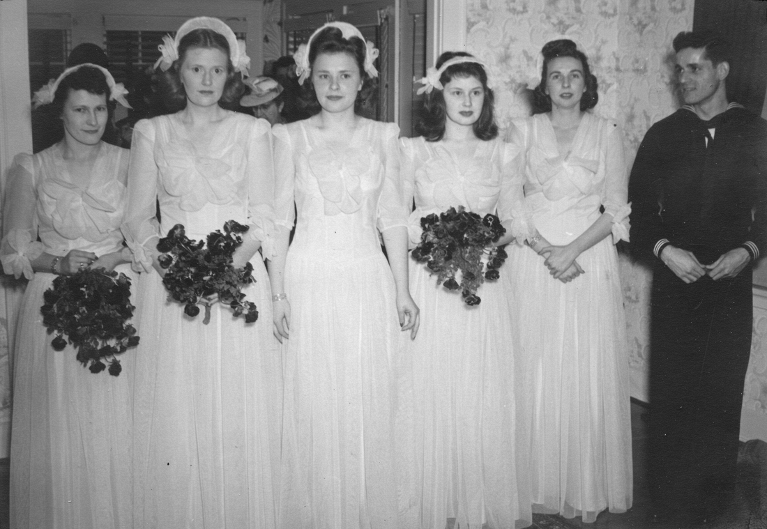 1945-04-07 03 Mary Razee marries Dick Wilkins.jpg