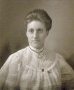 1905 2 Edith Blakeslee, New Haven HS Graduation.jpg