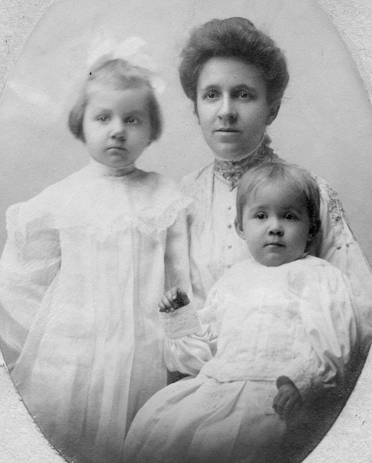 1905~ Doris, Bess & San Frisbie.jpg