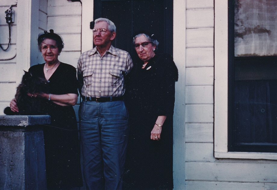 1957~ Bess & Walt Frisbie, Ethel (Baldwin) Adams, San Jacinto CA.jpg