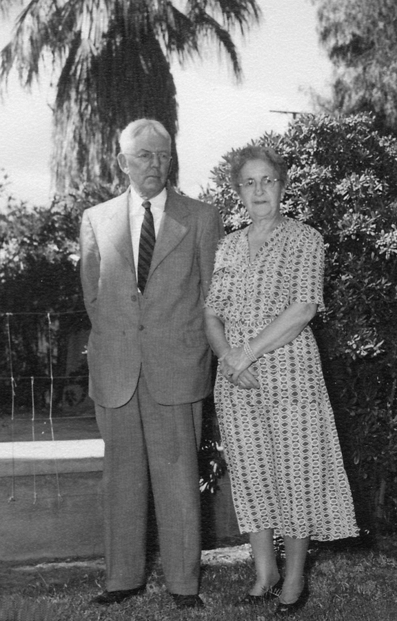 1959~ Walt & Bess Frisbie.jpg