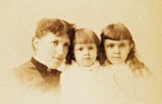 1884~ Mary 'Sis' Bowman & daughters Ruth & Bessie [106].jpg