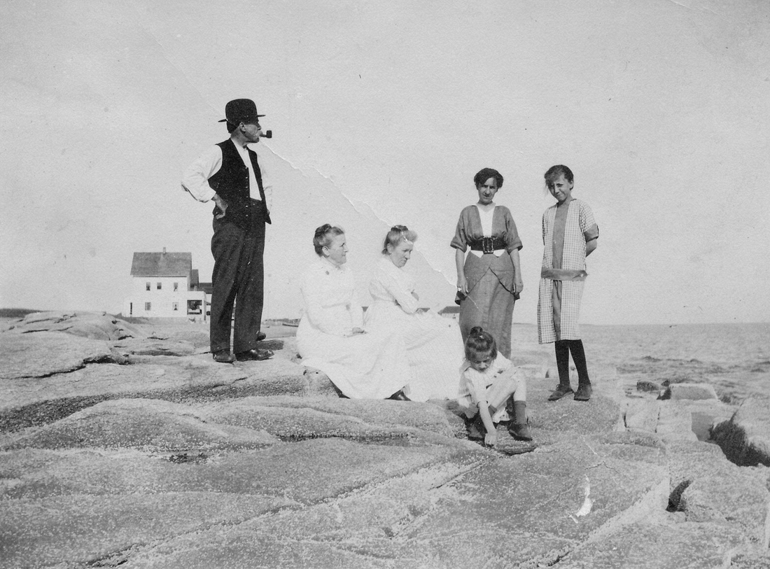 1913~ Uncle J G, Aunt Sis, Aunt Lell, Bess, Doris (12-) & Betty (7+, front).jpg