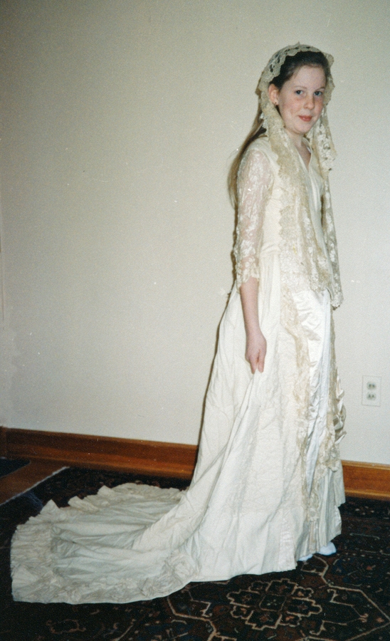 23 Wedding gown of Katie Maria (Fowler) Baldwin, Thu 13 Oct 1881 at 303 Whalley Ave, New Haven CT.jpg