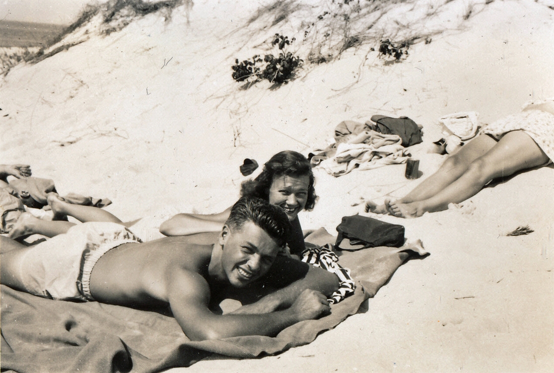 1947-08 3 Leav Pope & Ruthie Ross, Crane's Beach, Ipswich MA.jpg