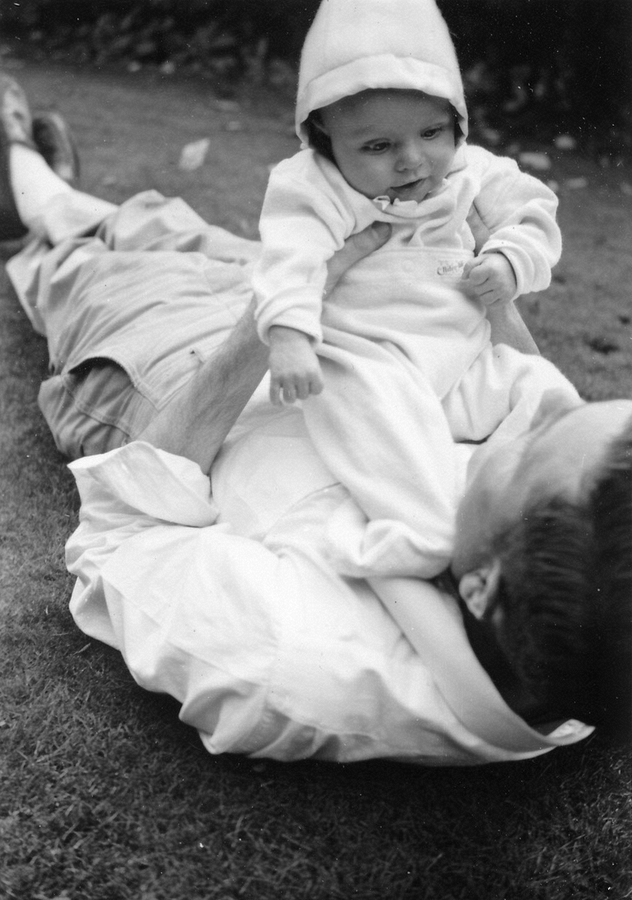 1948-10-09 6 Pete Jr on Pete, 5 Alden Rd, Wellesley MA.jpg
