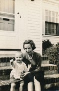 1950-08-05 7 'There he is' - Pete Jr & Jane.jpg