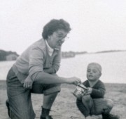 1952-10 2 Edie Hunter & Pete Jr, Hingham MA.jpg