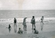 1953-07~ 04 Pete Jr, Til, Geneth & Dan - Beach day.jpg