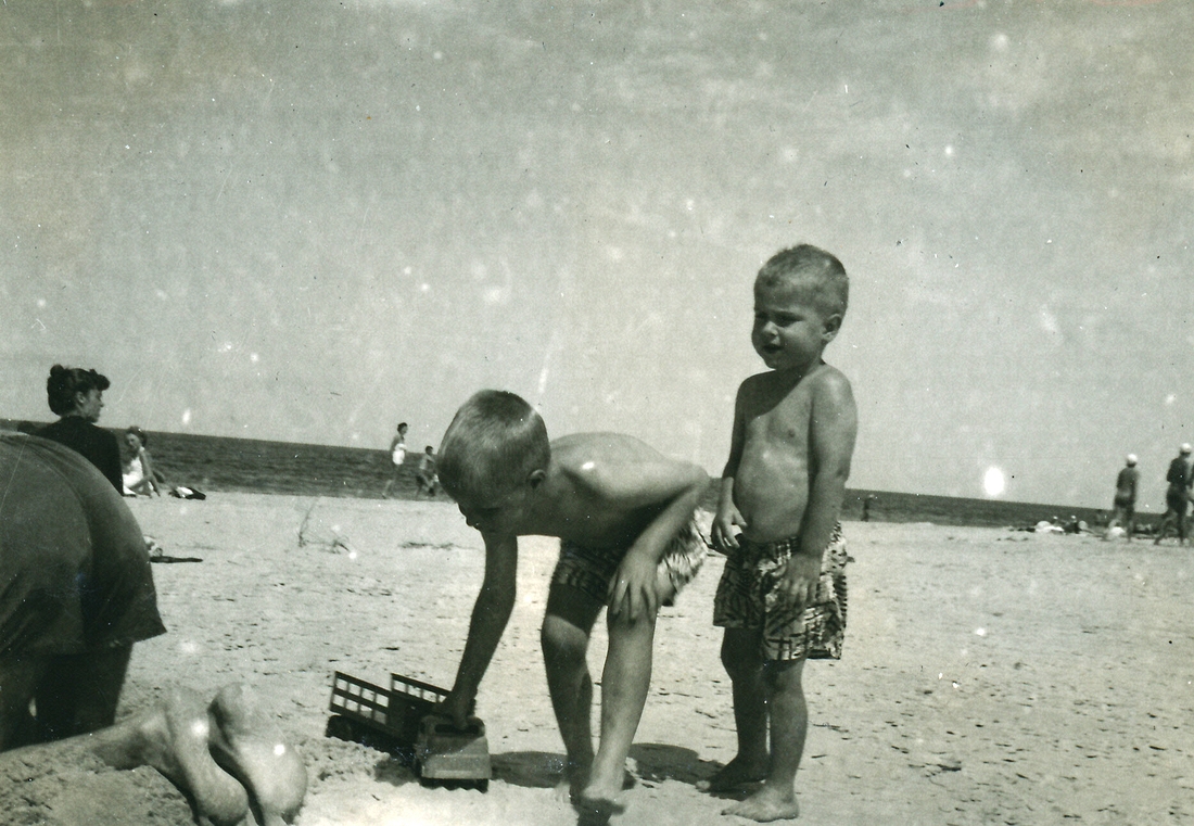 1953-08~ 6 (Pete) Pete Jr & Dan.jpg