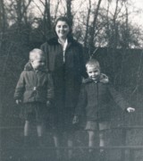 1953-11-26~ 5 Dan, Til & Pete Jr, Thanksgiving, Douglaston.jpg