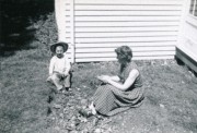 1954-05-30 1 Dan & Diane behind breezeway.jpg