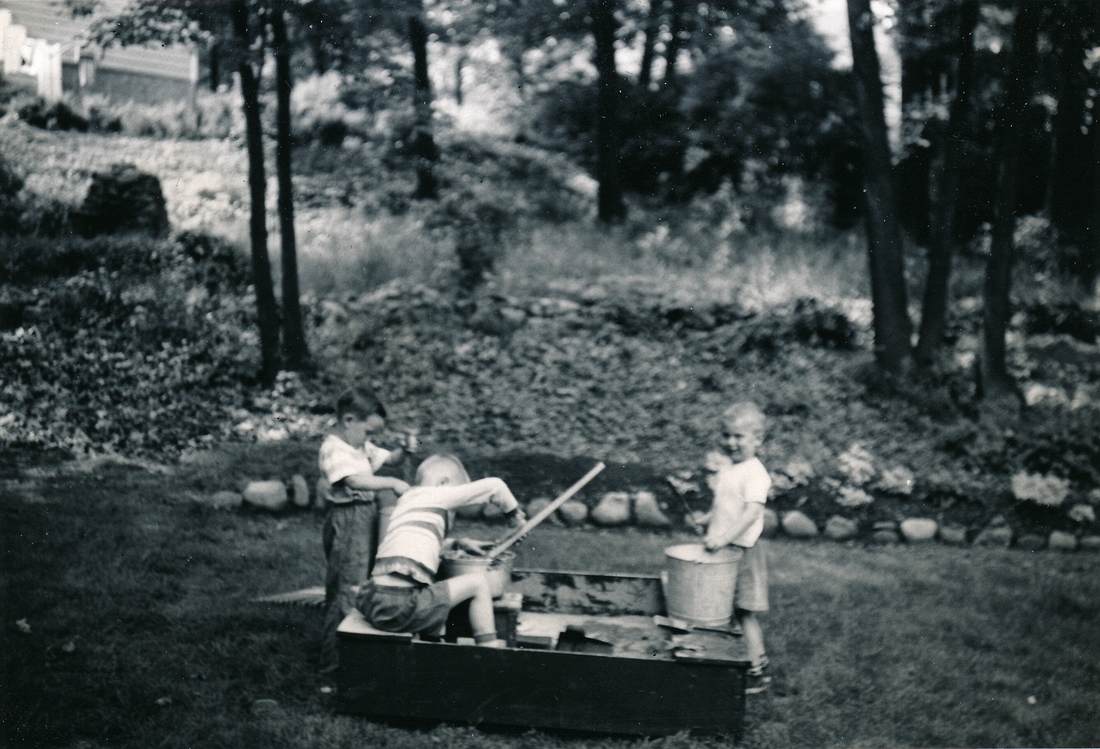 1954-07~ 2 Unknown, Pete Jr & Dan; backyard sandbox that Ped made; Diane's garden proceeds.jpg