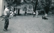 1955-06-13 4 Bob Hoyt helps out, Peanut Hunt (HBD Pete Jr).jpg