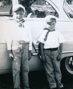 1955-08 06 Pete Jr & Dan - 'Ready for dinner & yachting cars'.jpg