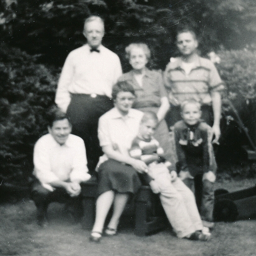 1956-08-01 1 (f) Jack, Diane, Dan & Pete Jr; (r) Ped, Liz & Pete; HBD Doris, 5 Alden Rd, Wellesley.jpg