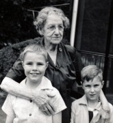 1957-04-21 5 Pete Jr, Liz & Dan; Easter, Wellesley MA.jpg