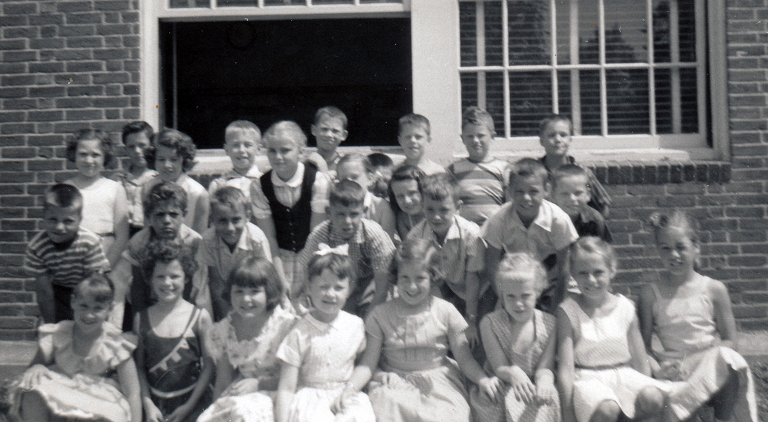 1957-06 1 Pete Jr's 3rd grade class, Harris School, Needham MA.jpg