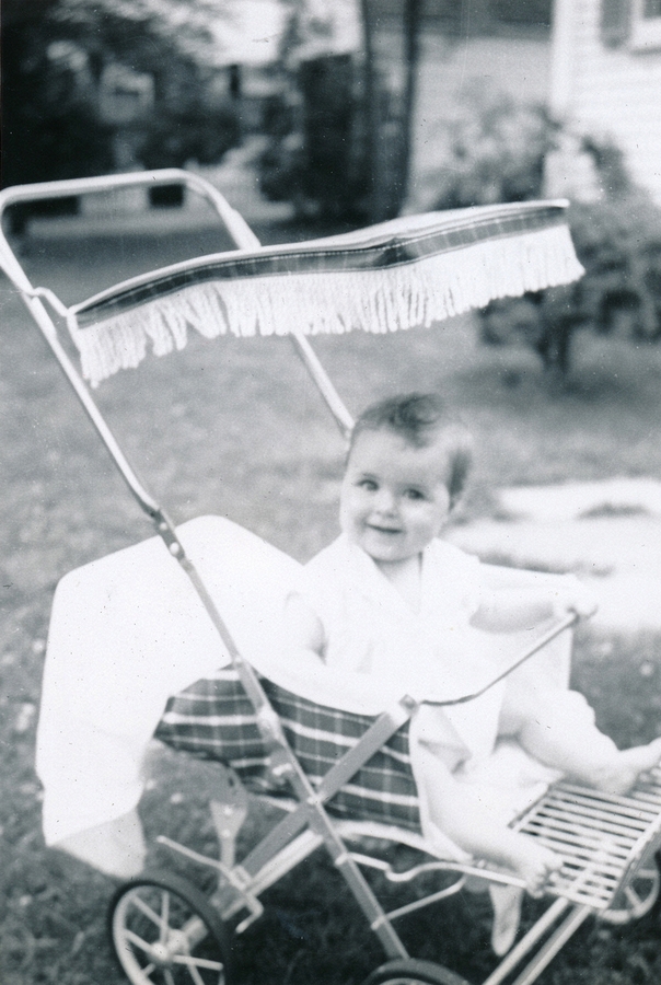 1957-07 4 Andrea in 'the surrey with the fringe on top'.jpg