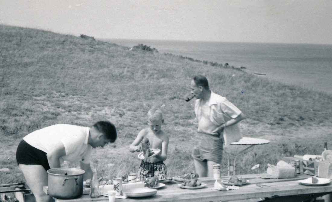 1957-08 06 Milt Trageser, helper & Dr Fry.jpg