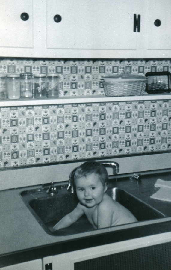 1957-09 5 Andrea - 'I'll be right out!'.jpg