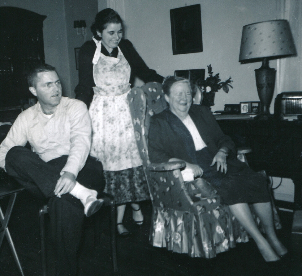 1957-11 1 Pete, Til & Geneth; Douglaston NY.jpg