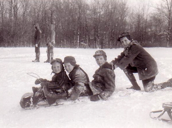 1957-12~ x, y, Bob & Skip Connors.jpg
