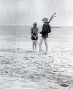 1958-06 4 Dan & Pete Jr play golf, Rockport Beach MA.jpg