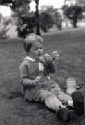 1959-09 1 Andrea with bubble pipe.jpg