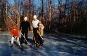 1960-01~ 2 Dan, Pete, Ped & Pete Jr; skating behind 26 Driftwood Lane, Weston MA.jpg