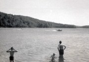 1960-08 12 Pete Jr~, Andrea & Pete Sr; Lake Horace (Weare Reservoir) NH.jpg
