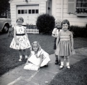 1961-07-07 2 Andrea, Anne, Bruce & Erica; Anne Rawson's 4th birthday party.jpg