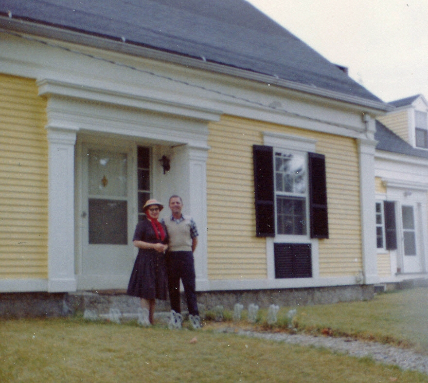 1962-09-03 2 Diane & Pete, front of house, Islesboro ME.jpg