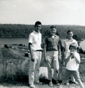 1963-08 01 Dave Hoyt, Dan, Ron Stitt & Andrea; Fort Knox ME.jpg