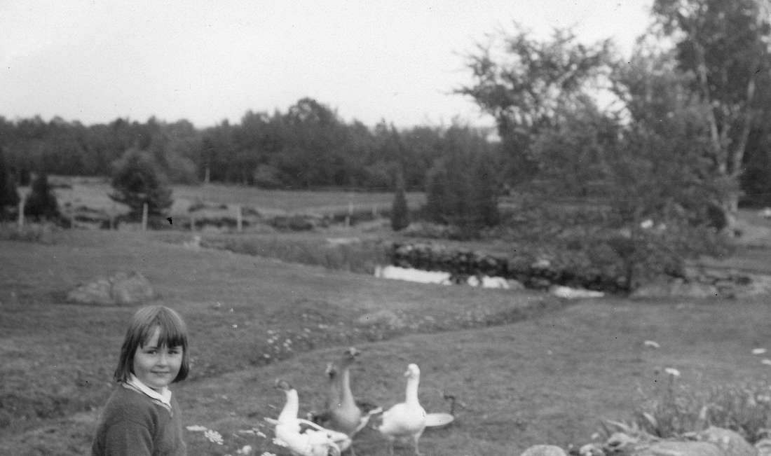 1964-09 1 Andrea next to Red Barn Gift Shop; girls-only trip to mainland.jpg
