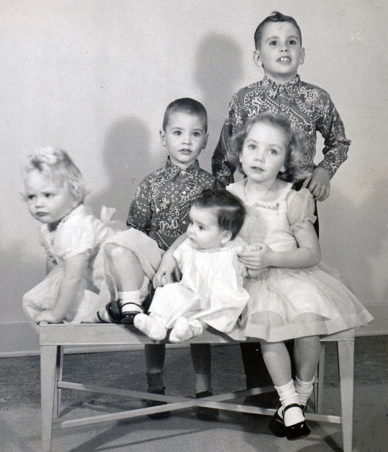 1959-11~ Jans, Matt, Tracey, Deidra & Bob Jr Wager.jpg