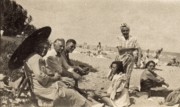 1945-03-19 Pete (left rear) & Jane (center sand), Miami Beach.jpg