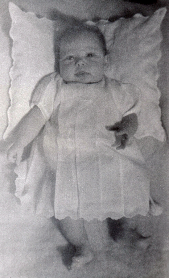 1954-01-03 2 Judith Susan Perry (3 months).jpg
